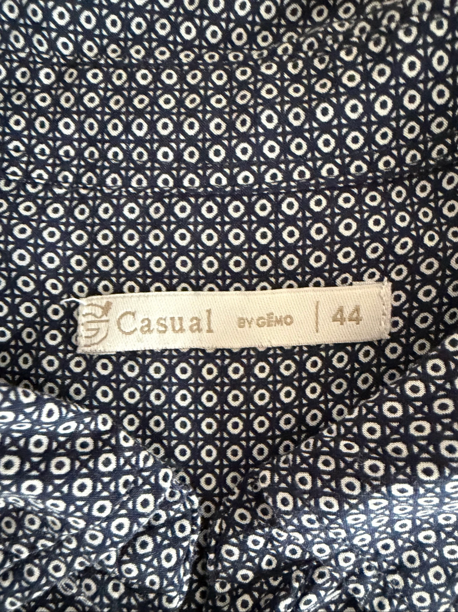 Blusa / Camisa feminina Casual by Gémo tamanho 44 azul com padrões geométricos - Muito bom estado – photo 3